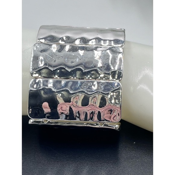 RLM Soho Signed Designer Hammered Silver Tone Stretch Bracelet - Picture 3 of 10